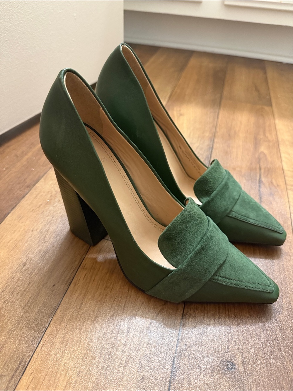 Tory Burch Classic Green Pointed Toe Block Heel Pumps